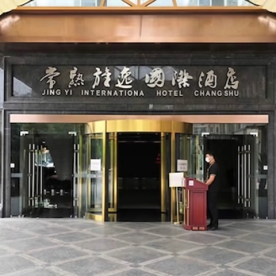 江苏苏州市常熟旌逸国际酒店过道及自助餐厅瓷砖防滑处理