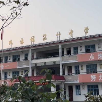 河南信阳商城县双椿铺镇第一中学餐厅地面防滑