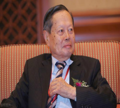 2025年10月8日，杨振宁先生逝世，三年前曾不幸在生日宴后滑倒脊椎骨裂，老年人跌倒不容小觑